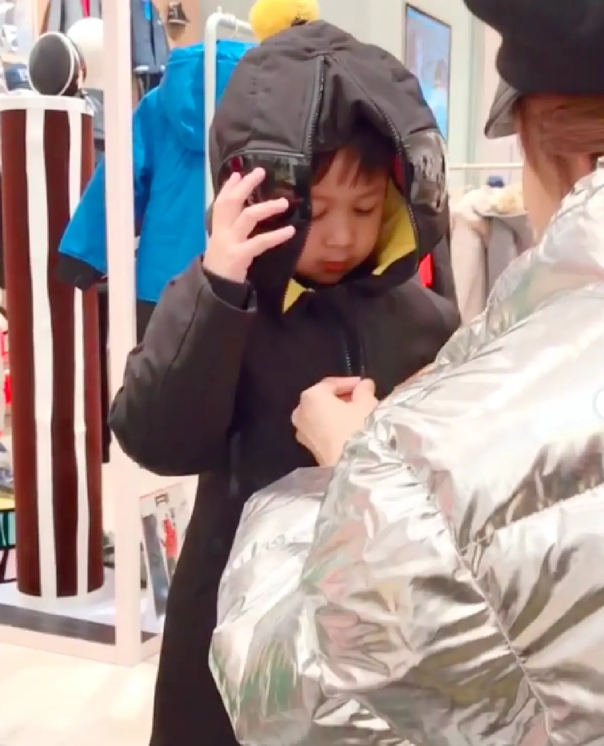 “เป้ย” ควงสามีและลูกชาย “น้องโปรด” ทำงานและเที่ยวไปในตัวที่เซี่ยงไฮ้