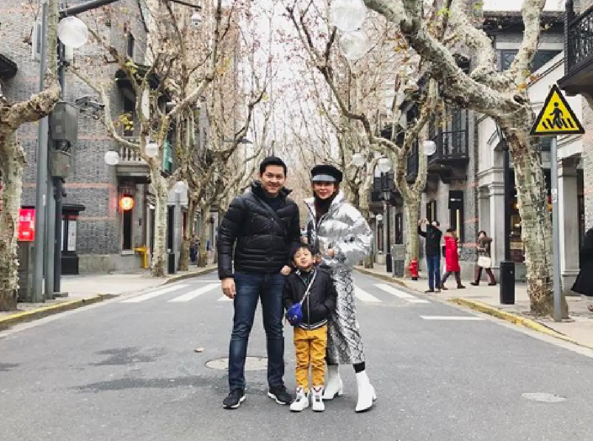 “เป้ย” ควงสามีและลูกชาย “น้องโปรด” ทำงานและเที่ยวไปในตัวที่เซี่ยงไฮ้