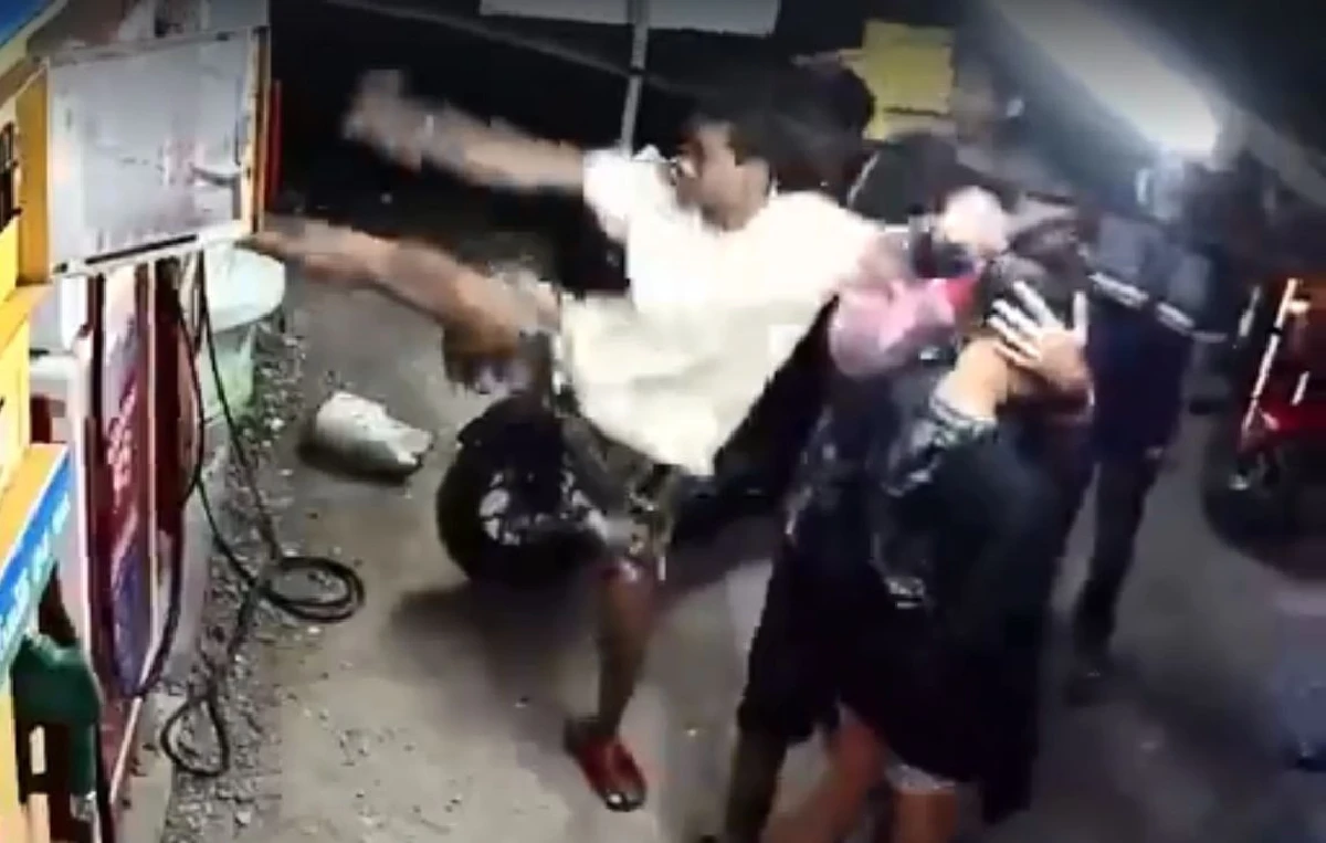 สวดยับ! แก๊งวัยรุ่นทำลายตู้น้ำมันหลังน้ำมันไม่ออกเพราะหยอดเหรียญไม่ครบ