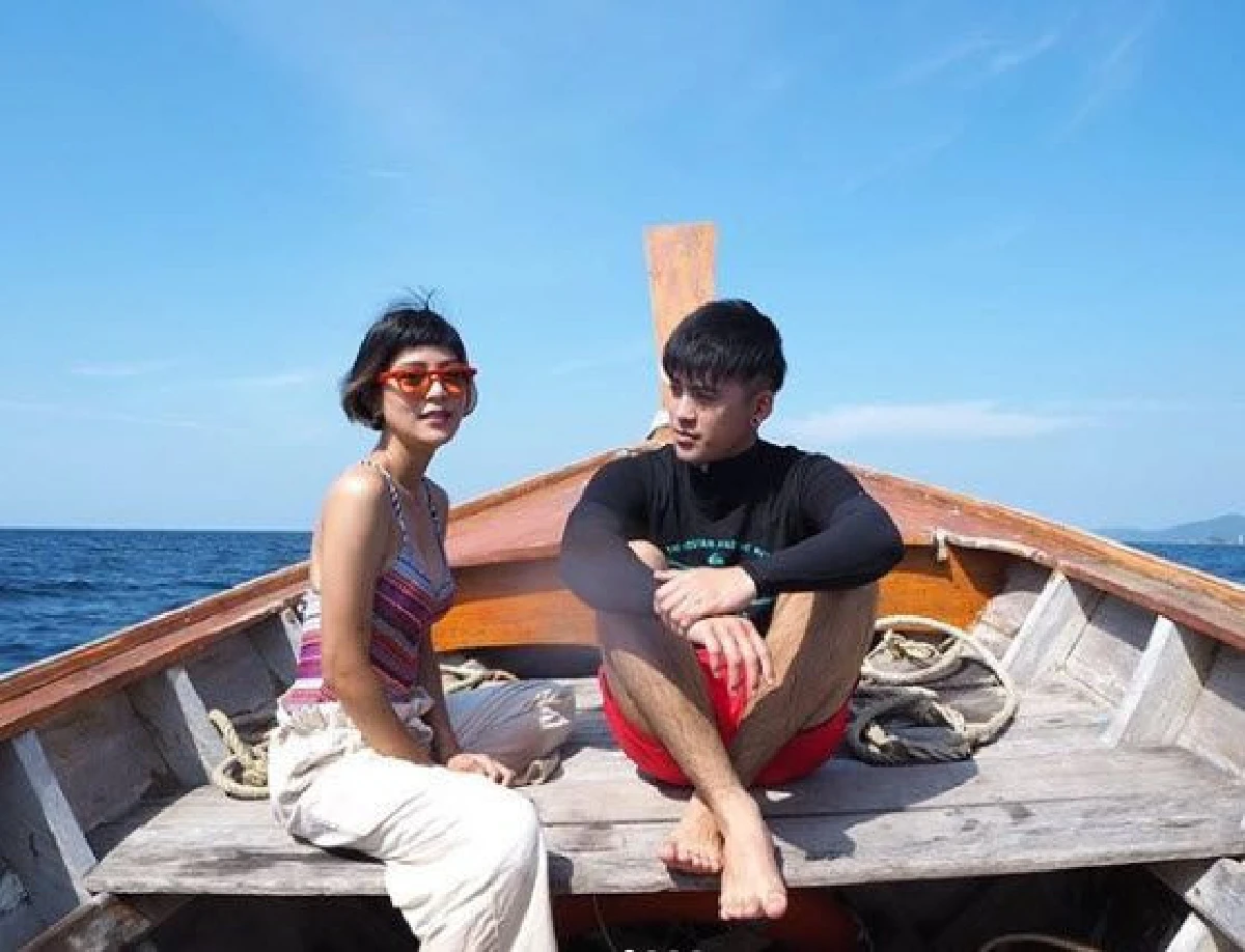 ผู้ดูแลทั้งกายและใจ! สายป่าน ควง วุฒิ สวีทหวานกลางทะเลหลีเป๊ะ