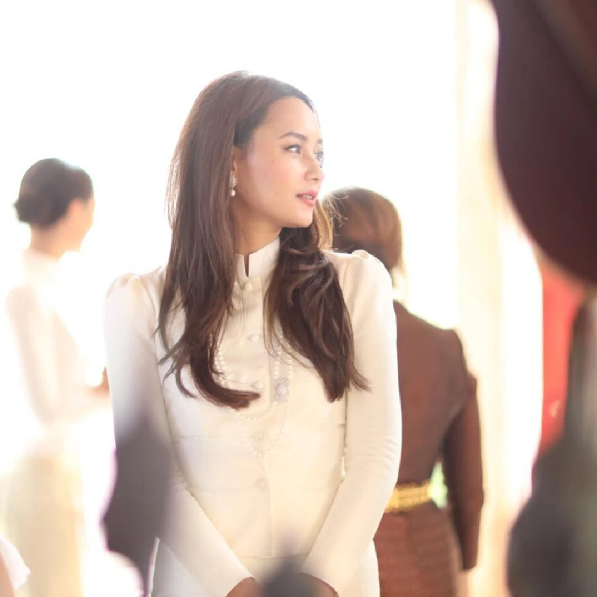 บี น้ำทิพย์ ขอพักเซ็กซี่! สวมชุดไทยจิตรลดาร่วมงานบุญที่ จ.อุดรธานี