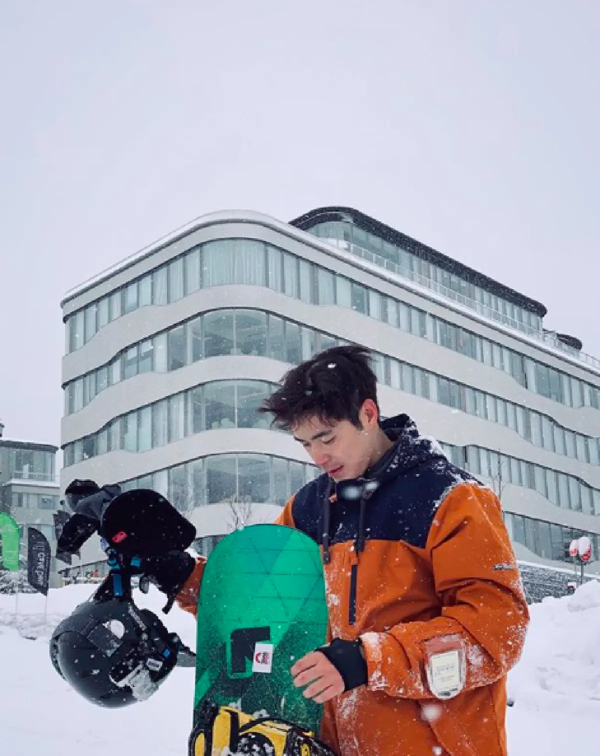 "เคน ธีรเดช” นำทีม “แต้ว-เจมส์จิ-อาเล็ก-เต้ย” ตะลุยหิมะเล่นสโนว์บอร์ด ที่เมืองนิเซโกะ