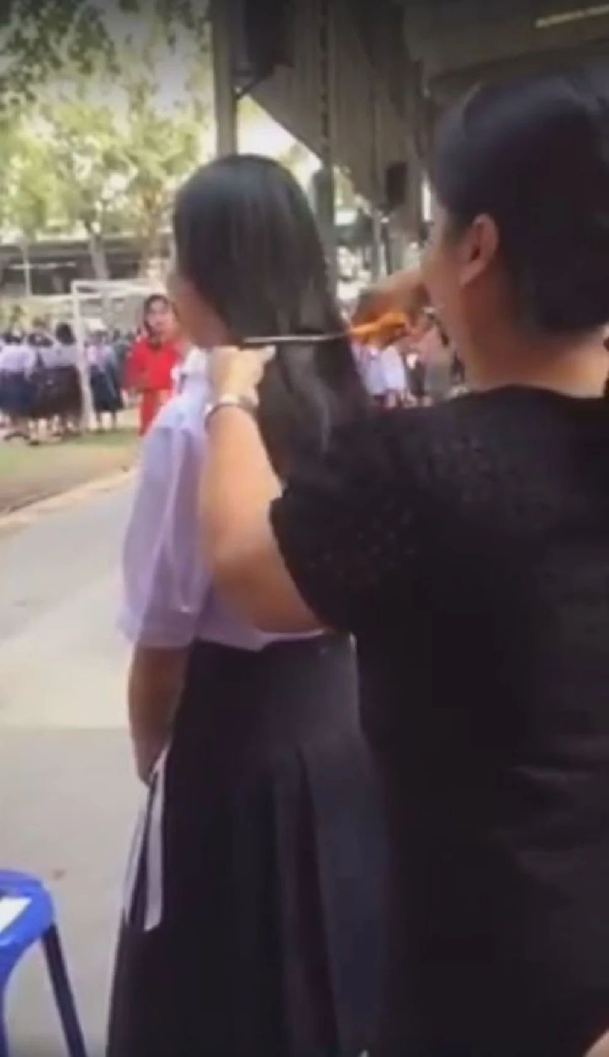 ชาวเน็ตเดือด! โพสต์คลิปถามครูตัดผมนักเรียนแหว่งเกินเหตุ