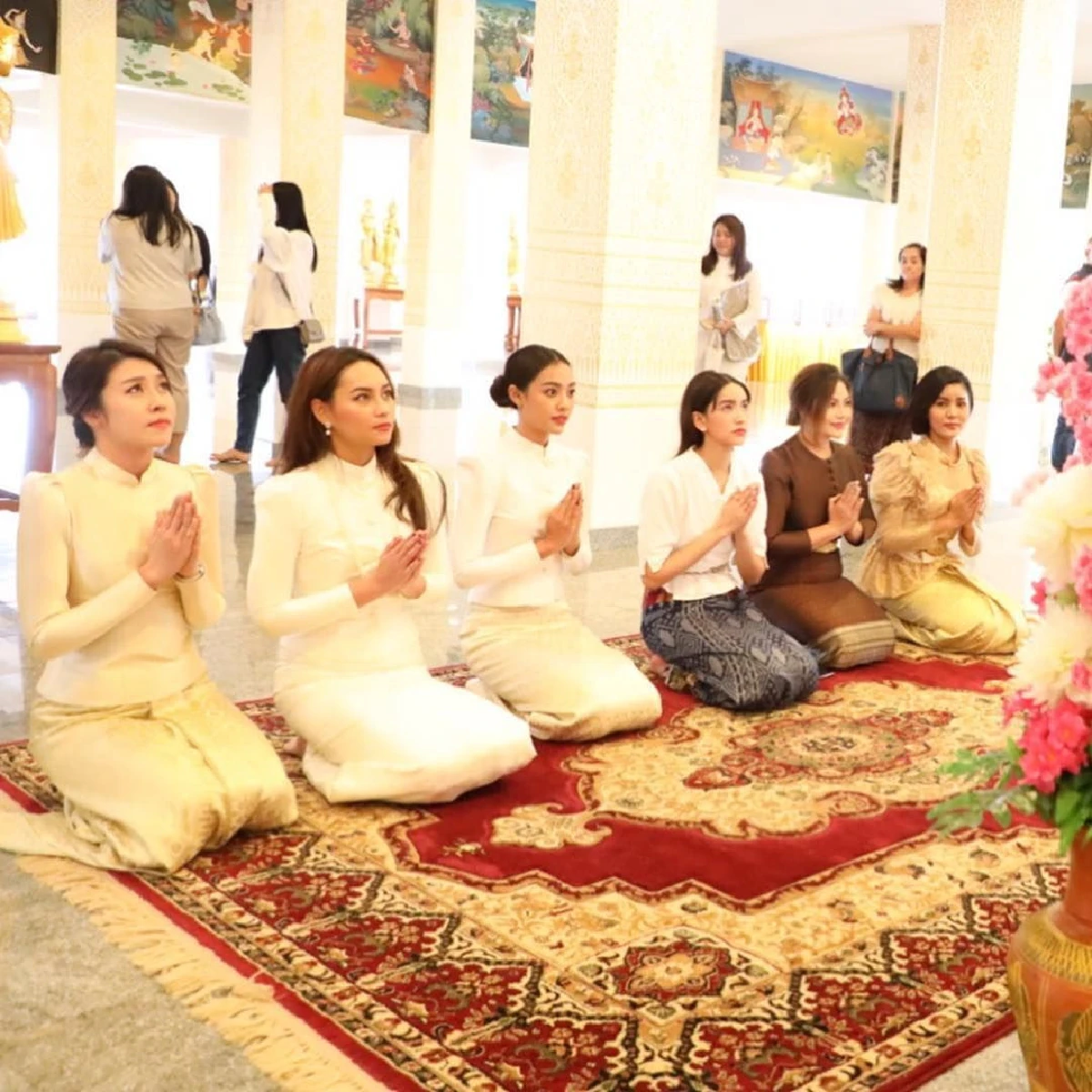 บี น้ำทิพย์ ขอพักเซ็กซี่! สวมชุดไทยจิตรลดาร่วมงานบุญที่ จ.อุดรธานี