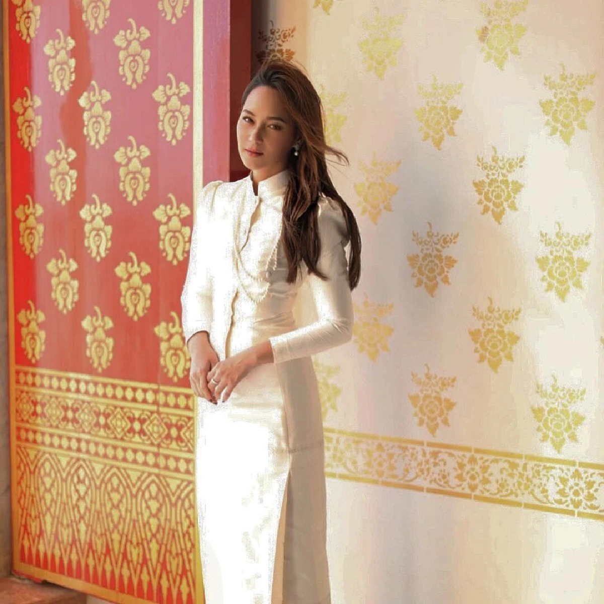 บี น้ำทิพย์ ขอพักเซ็กซี่! สวมชุดไทยจิตรลดาร่วมงานบุญที่ จ.อุดรธานี