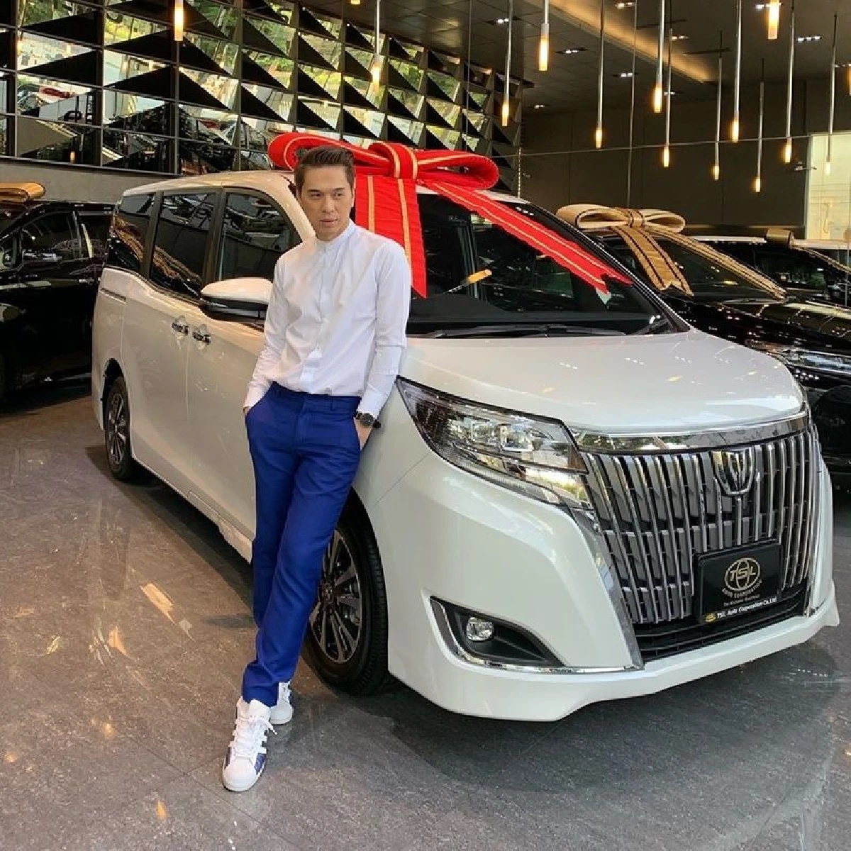 ดีเจเอกกี้ ถอยรถหรูให้พ่อแม่ มูลค่าไม่สำคัญ..อะไรที่สรรหาให้ท่านได้จะทำ