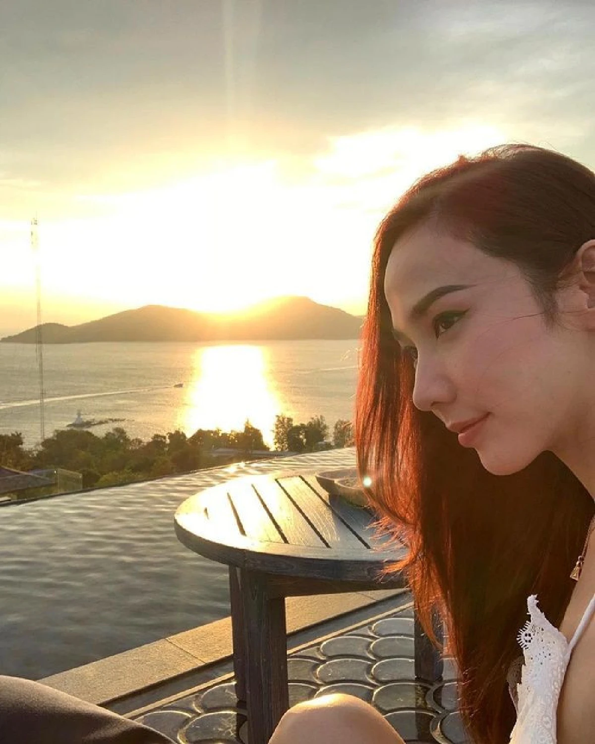 แซ่บมากแม่! อั้ม พัชราภา นุ่งบิกินี่ตัวจิ๋วอวดแผ่นหลังขาวเนียน