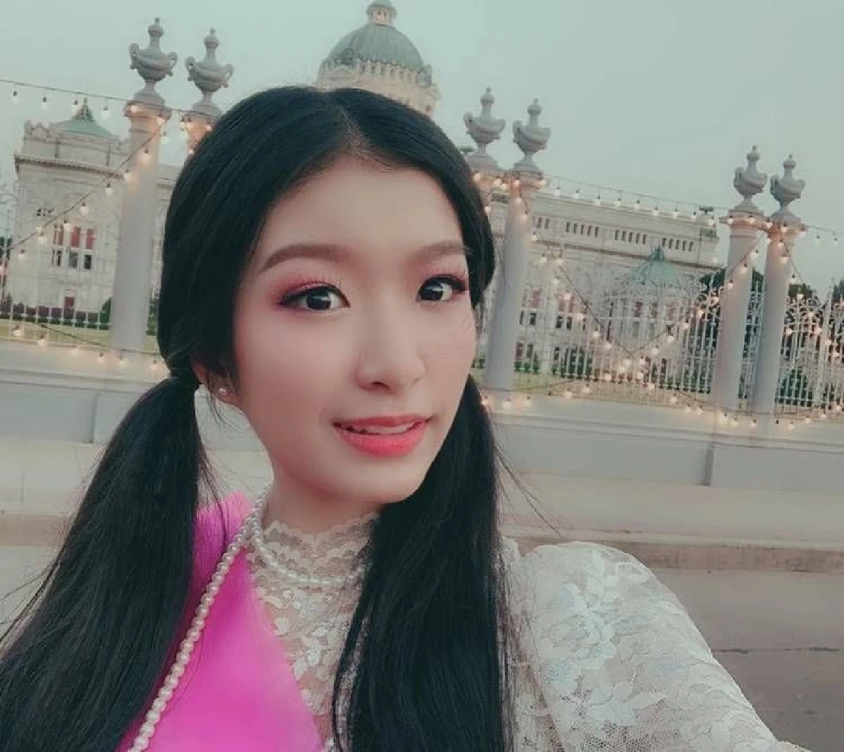 ละมุนมาก! ไอดอลสาว BNK48 แต่งชุดไทยสวยหวานร่วมงานอุ่นไอรักฯ