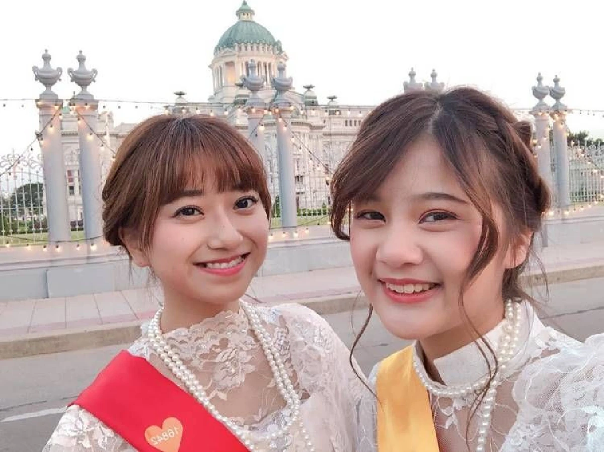 ละมุนมาก! ไอดอลสาว BNK48 แต่งชุดไทยสวยหวานร่วมงานอุ่นไอรักฯ