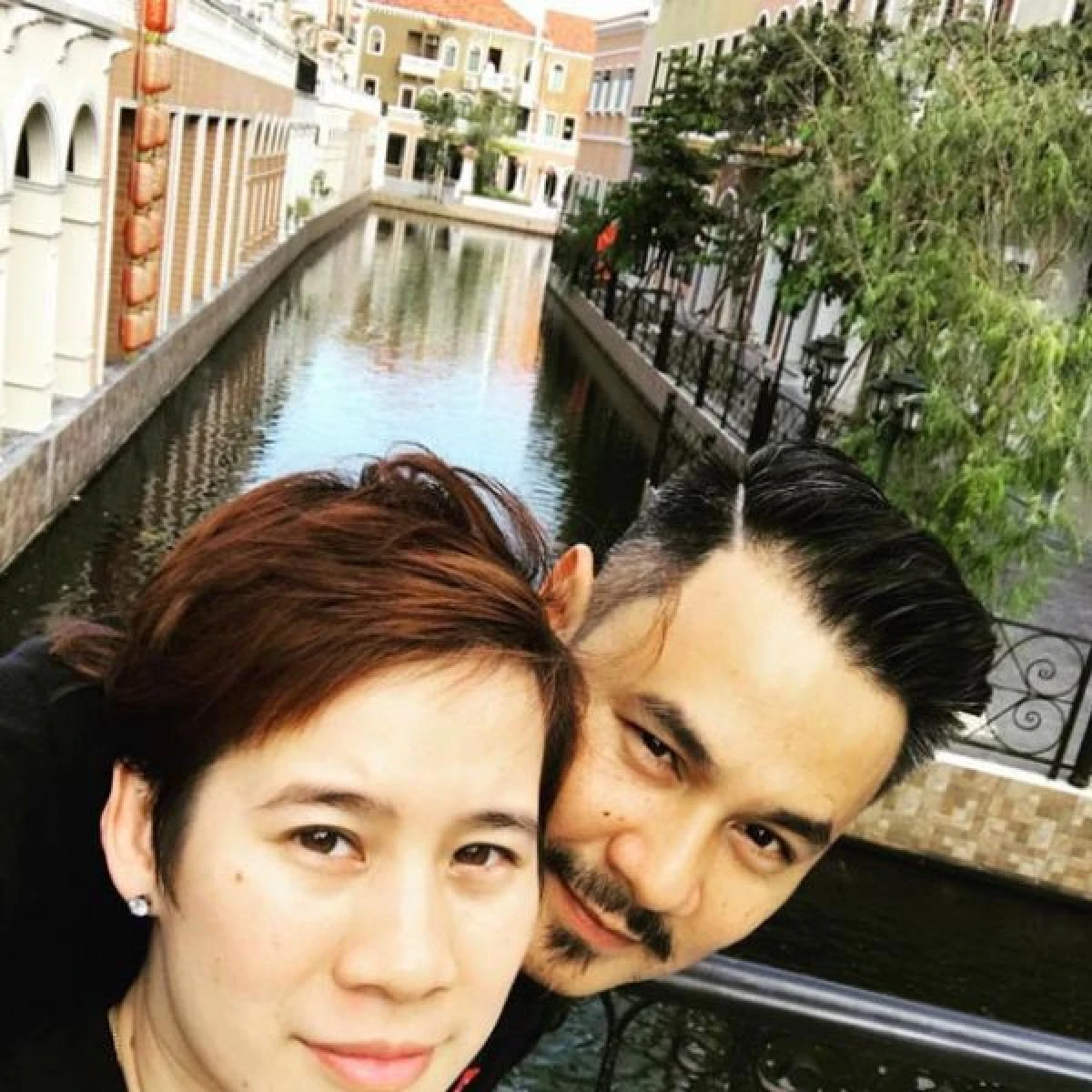 ”บุ้ง ใบหยก” ภรรยาสุดเท่ของ “เวฟ” ในที่สุดได้สร้างบ่อปลาคราฟที่บ้านแล้ว