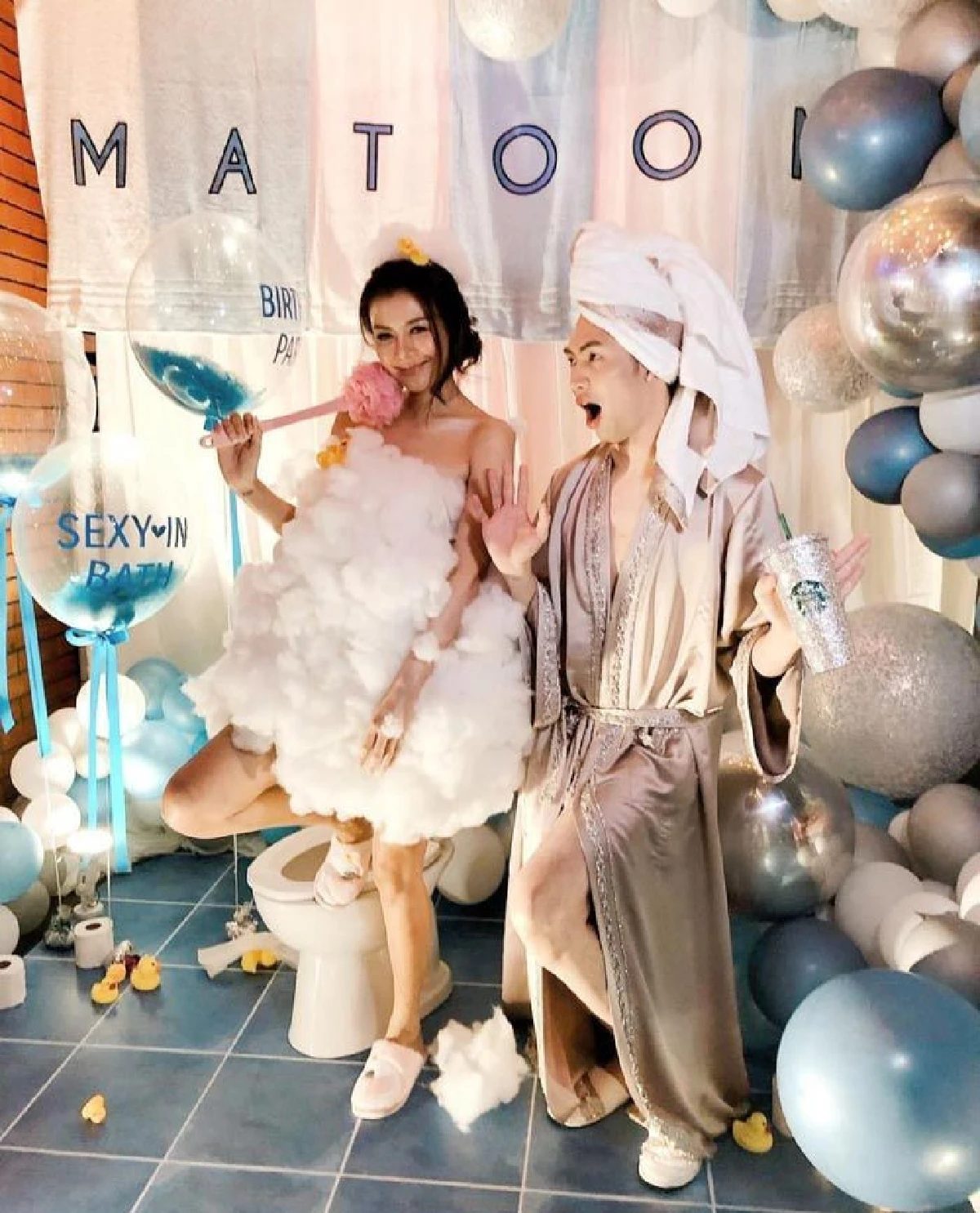 ดีเจมะตูม จัดปาร์ตี้วันเกิดสุดวาบหวิว ชวนพี่น้องเปลื้องผ้าลงอ่างอาบน้ำโชว์แซ่บ