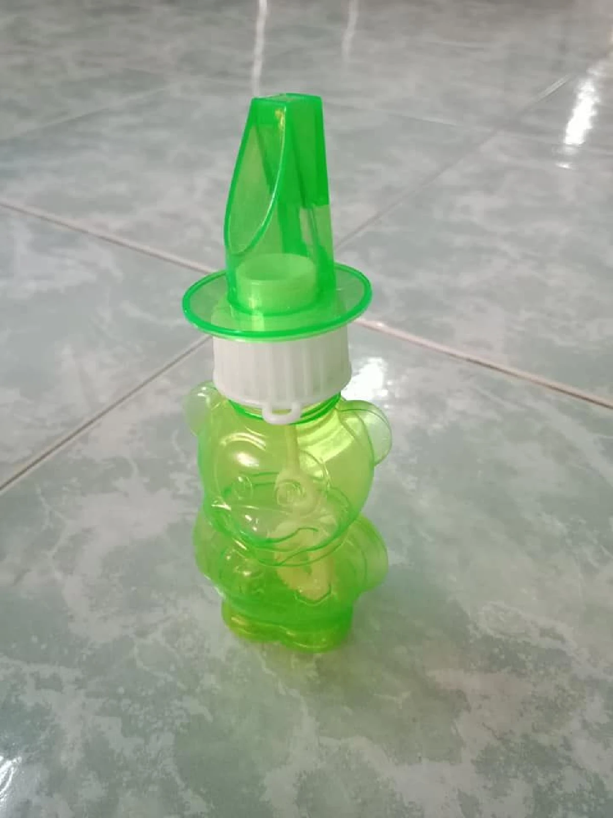 อันตราย! ของเล่นเป่าฟองสบู่ น้ำยาแรงกัดด้ามหวีละลายเละ