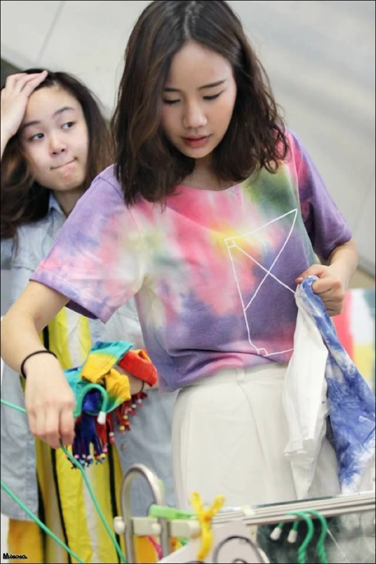 ฮิปสเตอร์หน่อยๆ กับแฟชั่นเสื้อยืดมัดย้อมสุดเท่ของเหล่าคนบันเทิง