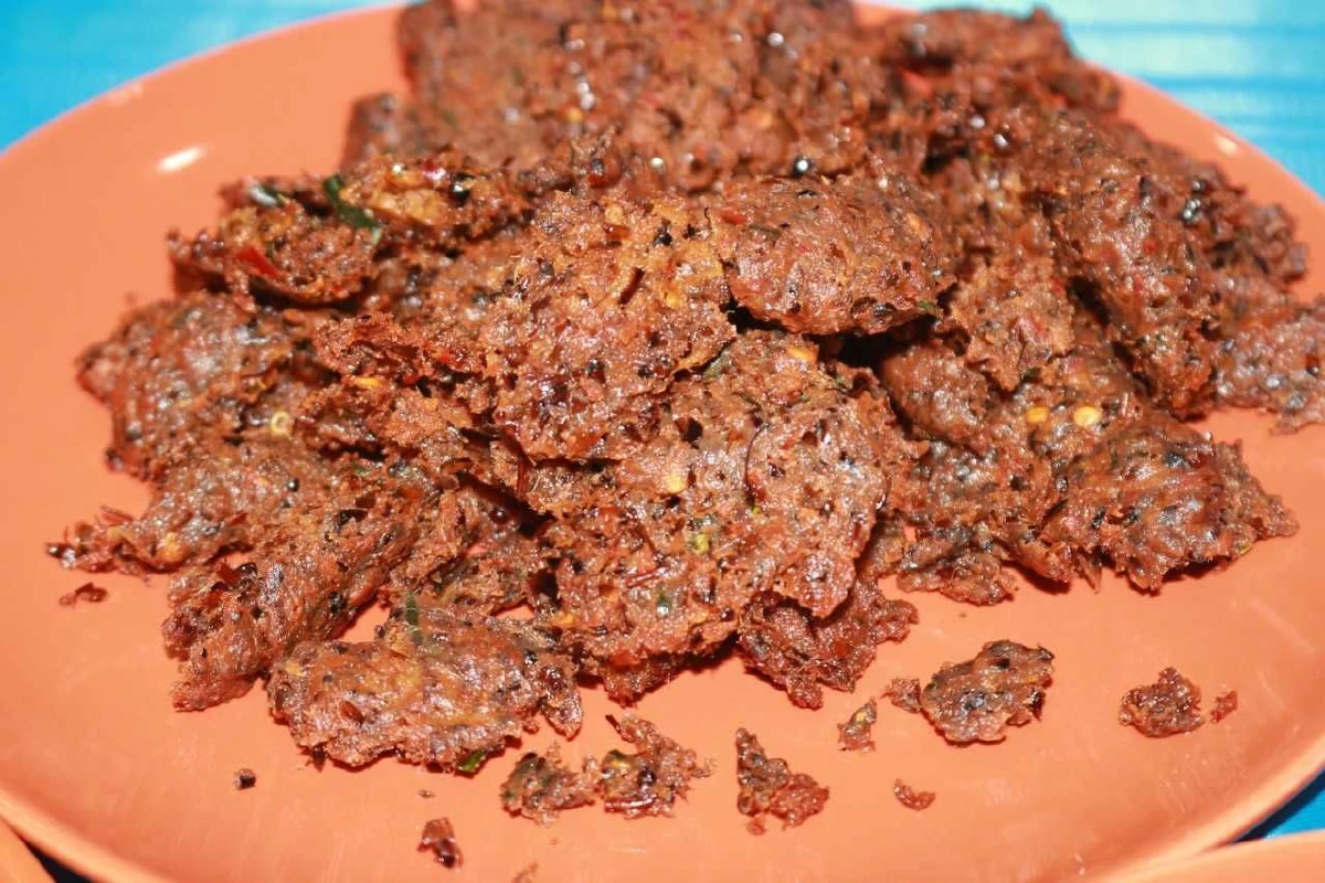 นักเรียนพิษณุโลกเลี้ยงจิ้งหรีดเป็นเมนูอาหารกลางวันแถมส่งสร้างขายรายได้งาม