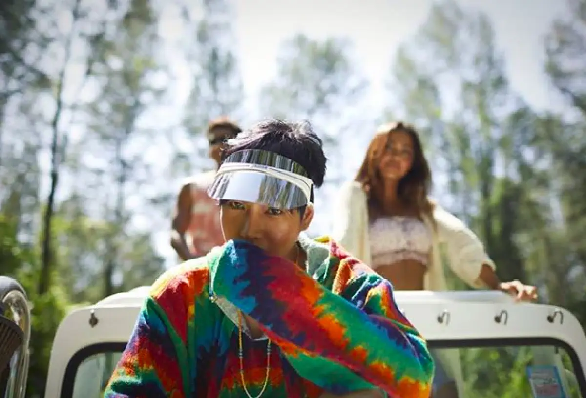 ฮิปสเตอร์หน่อยๆ กับแฟชั่นเสื้อยืดมัดย้อมสุดเท่ของเหล่าคนบันเทิง