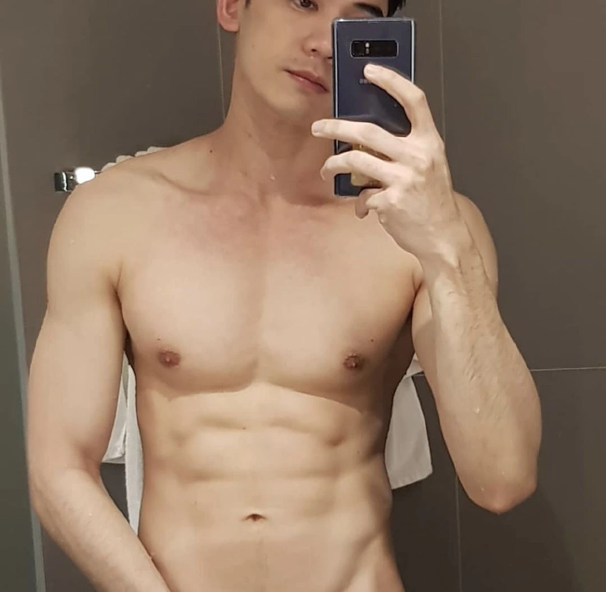 หุ่นไม่ดีจริงทำไม่ได้! ป็อป คำเกษม เซ็กซี่ขโมยซีนในชุดฟองสบู่อวดซิกแพคแน่นมาก