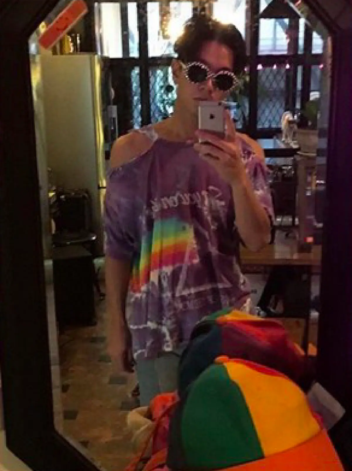 ฮิปสเตอร์หน่อยๆ กับแฟชั่นเสื้อยืดมัดย้อมสุดเท่ของเหล่าคนบันเทิง