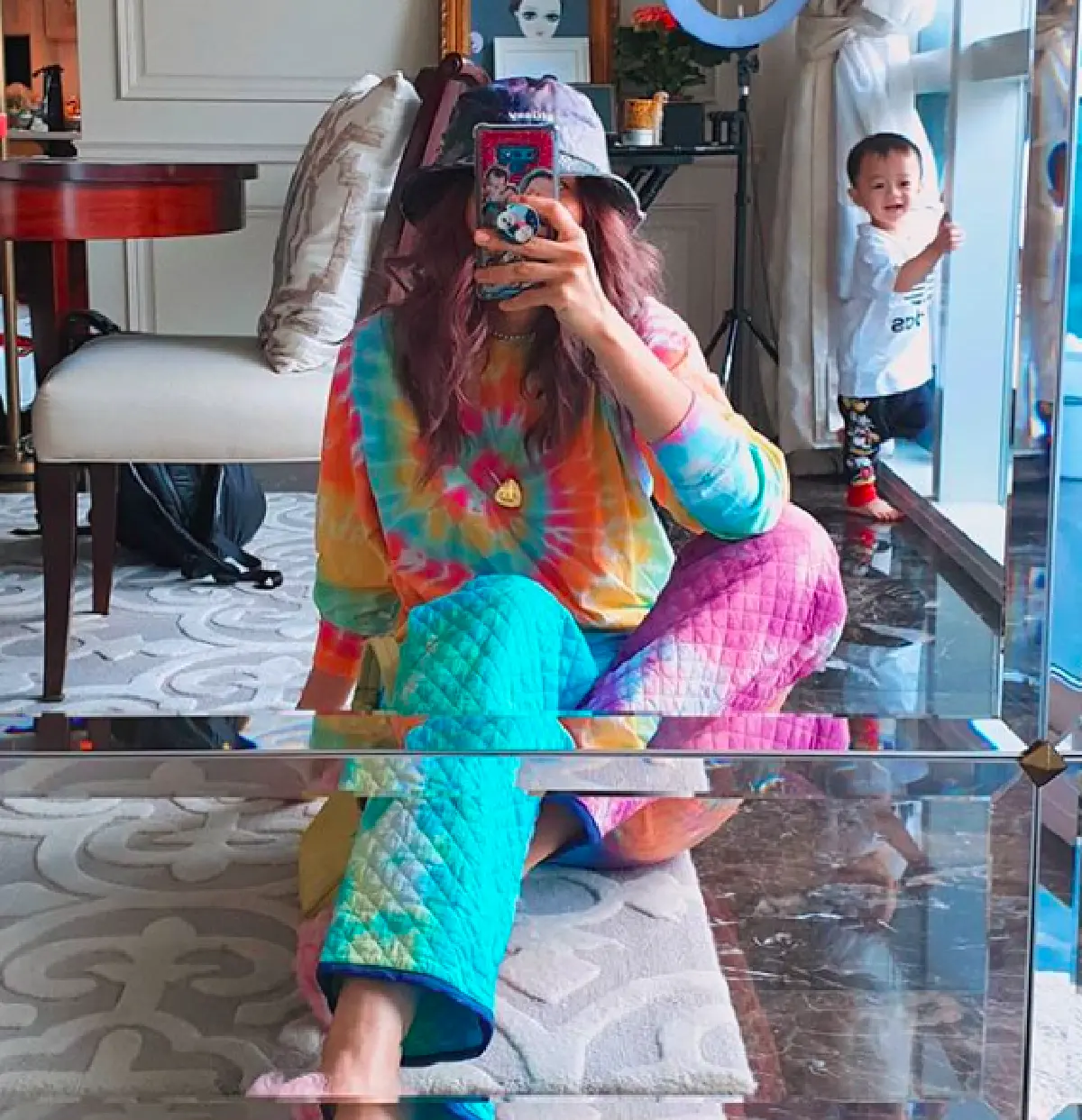 ฮิปสเตอร์หน่อยๆ กับแฟชั่นเสื้อยืดมัดย้อมสุดเท่ของเหล่าคนบันเทิง