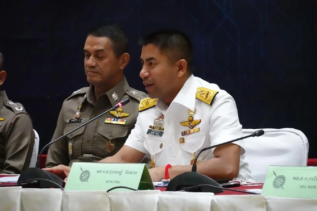 "บิ๊กโจ๊ก" ไขข้อข้องใจที่มา "เครื่องแบบชุดขาว"