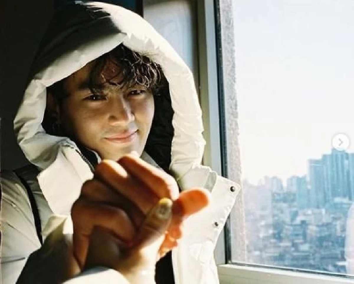 จียอน จุ๊บมืออวยพรวันเกิด ฮั่น เสิร์ฟความหวานให้ภาพเล่าเรื่อง