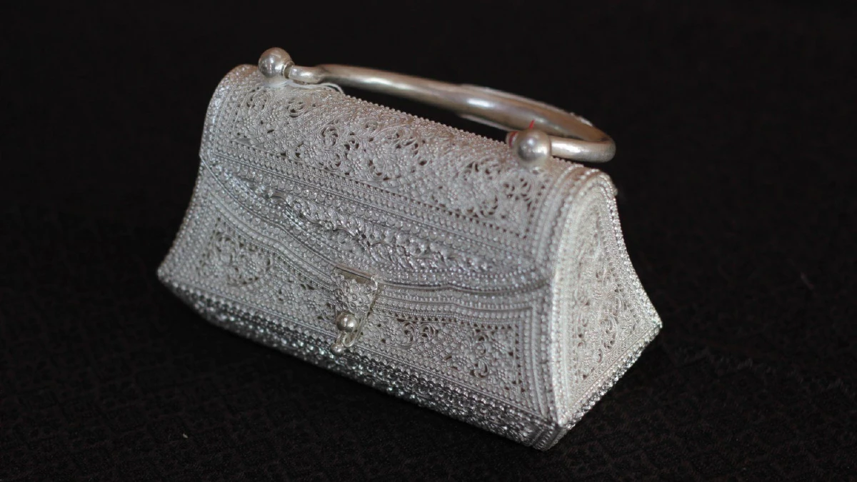 ‘ขวัญเงิน ขวัญทอง’ แบรนด์เครื่องเงินสุโขทัย