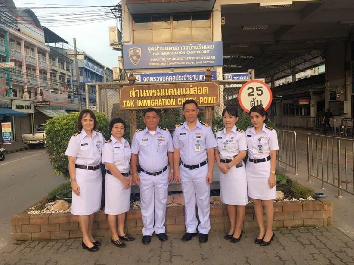 "บิ๊กโจ๊ก" ไขข้อข้องใจที่มา "เครื่องแบบชุดขาว"