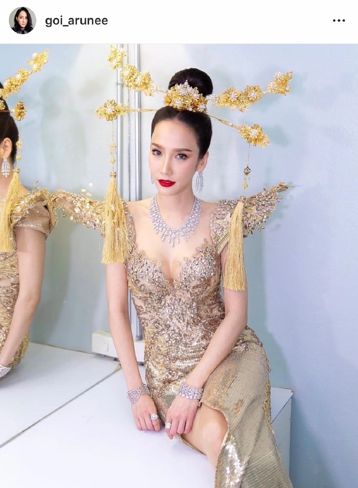 สวยแพงซื้อไม่ไหว! อั้ม พัชราภา ในลุคฮองเฮาสวมเครื่องเพชรมูลค่า 88 ล้าน