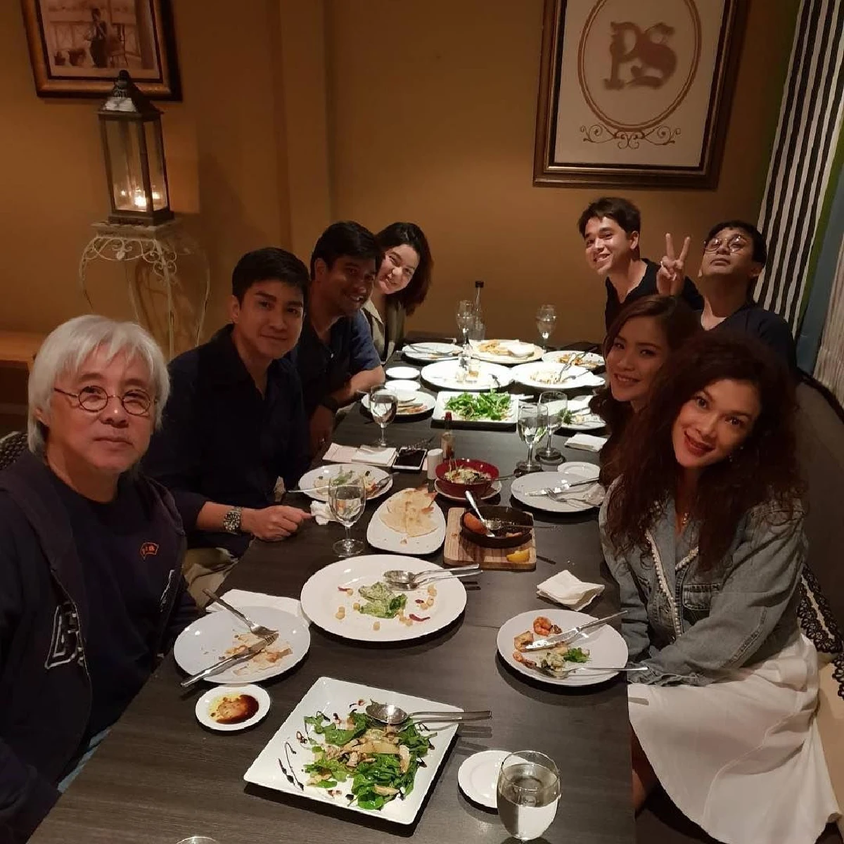 19 ปีมิตรภาพเหนียวแน่น! นักแสดงเก็บแผ่นดิน..รวมตัวพร้อมหน้าอีกครั้ง