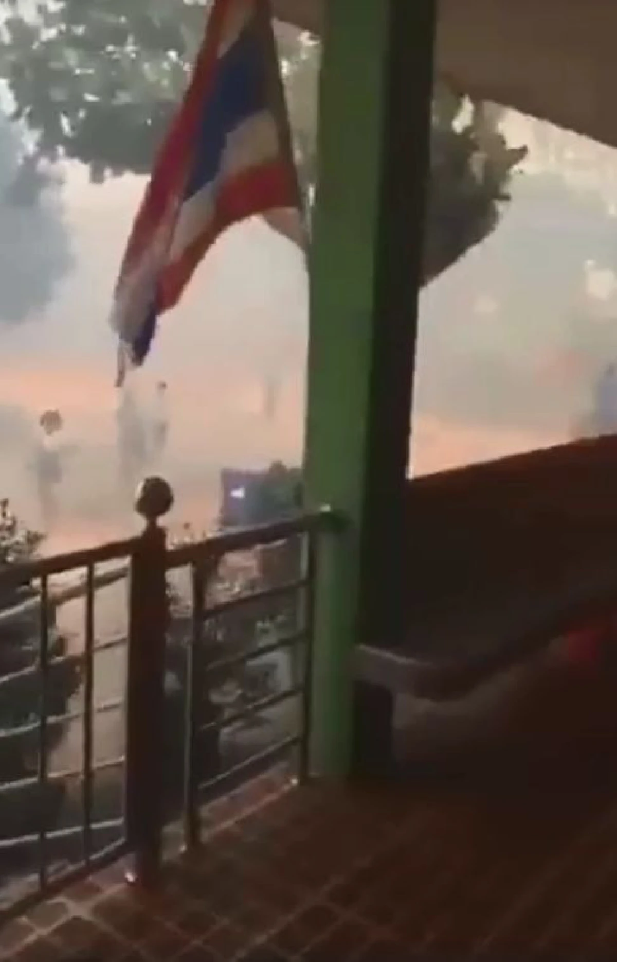 นาทีชีวิต! เผาไร่อ้อยควันทะลักเข้าโรงเรียน