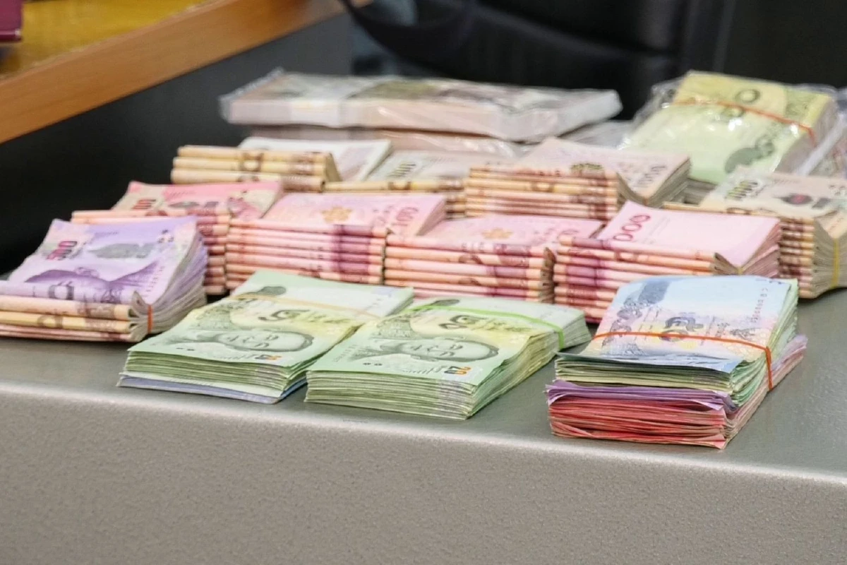 ตำรวจตราดจับแม่ค้าข้างโรงพักปล่อยเงินกู้นอกระบบยึดของกลาง10ล.