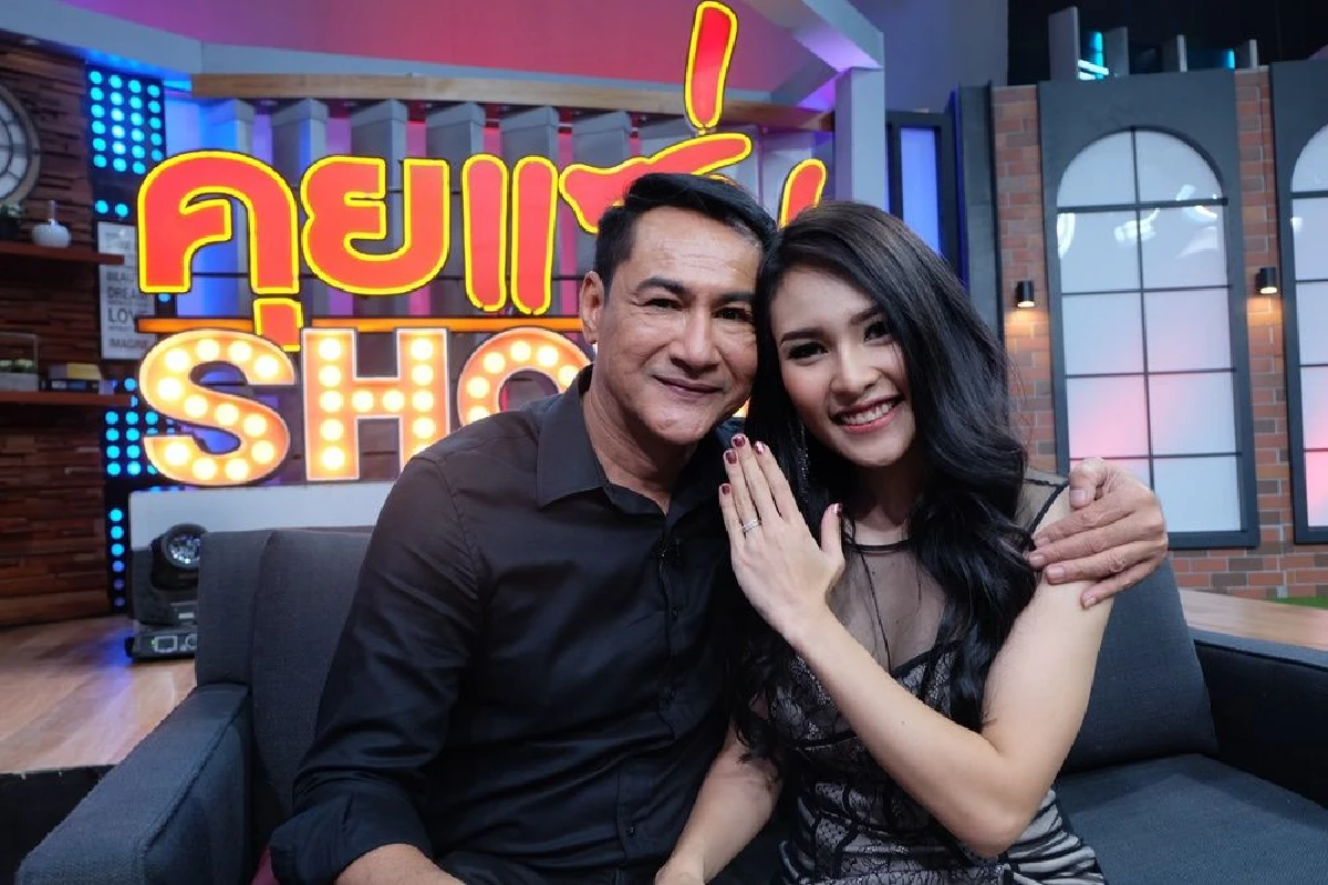 อายุไม่ใช่ปัญหา! ทองขาว ทำเซอร์ไพรส์ขอ น้องมิล แฟนสาวพริตตี้สุดแซ่บแต่งงานแล้ว