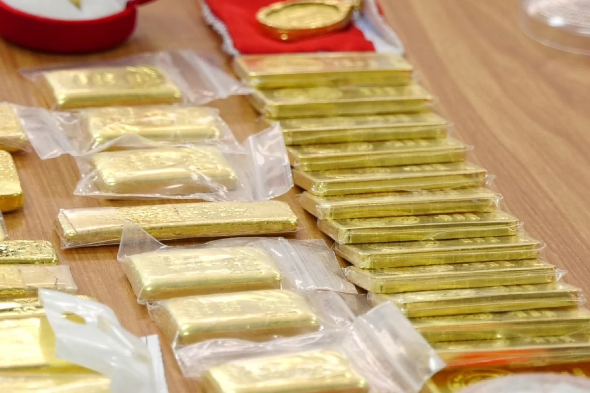 ตำรวจตราดจับแม่ค้าข้างโรงพักปล่อยเงินกู้นอกระบบยึดของกลาง10ล.