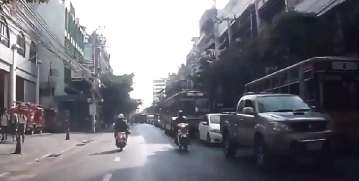 อีกล่ะ.! เจ้าพ่อเจริญกรุง "รถเมล์" ย้อนศรไม่สนใจใคร