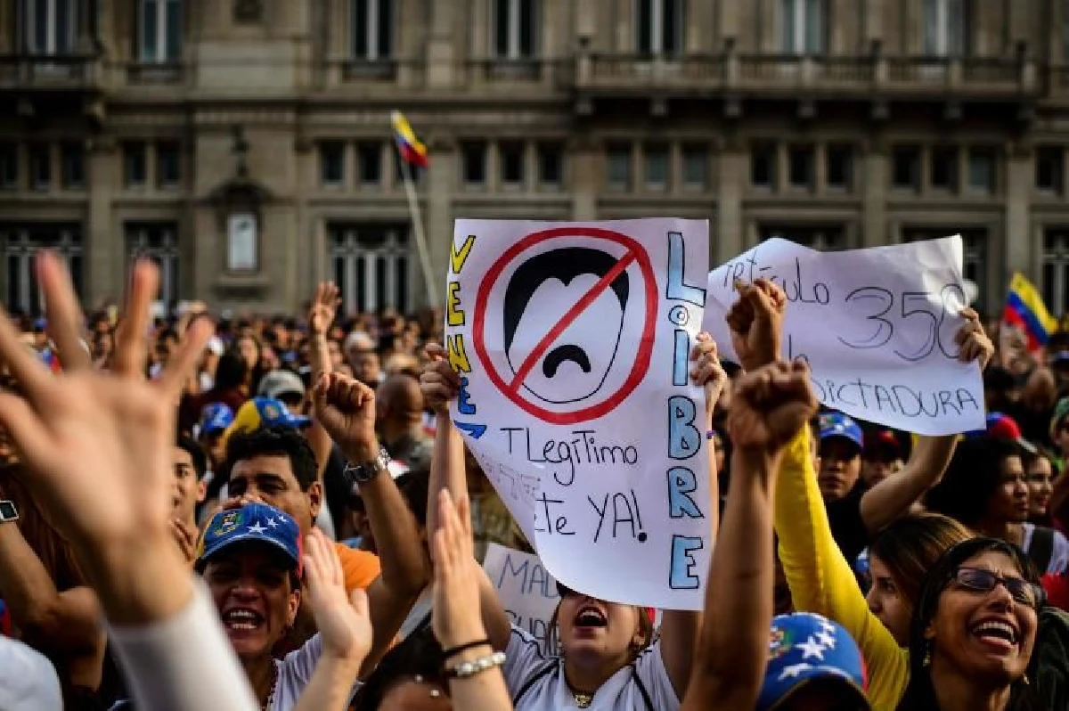 เวเนฯวุ่น มีประธานาธิบดี 2 คน "มาดูโร"ไล่ทูตมะกันพ้นประเทศ