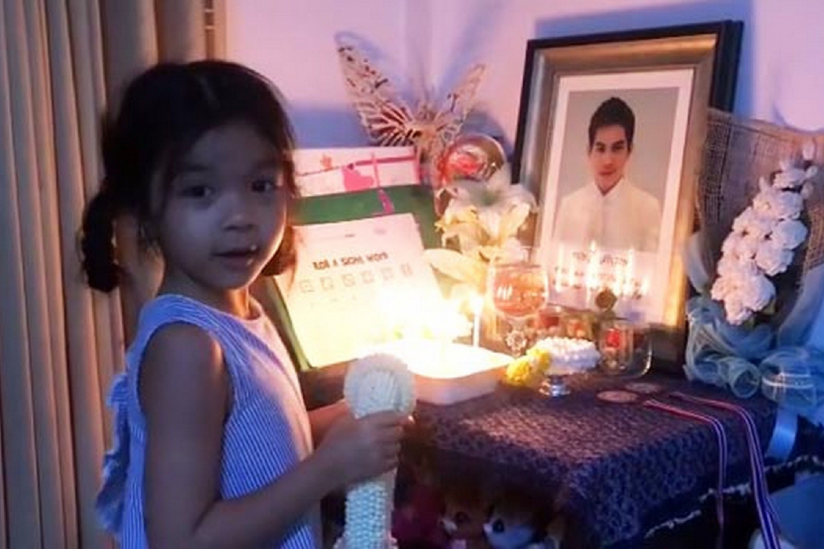 น้องมะลิ ร้องเพลง HBD ให้พ่อปอ พร้อมเป่าเค้กแทนในวันเกิด (คลิป) น้องมะลิ ร้องเพลง HBD ให้พ่อปอ พร้อมเป่าเค้กแทนในวันเกิด (คลิป)