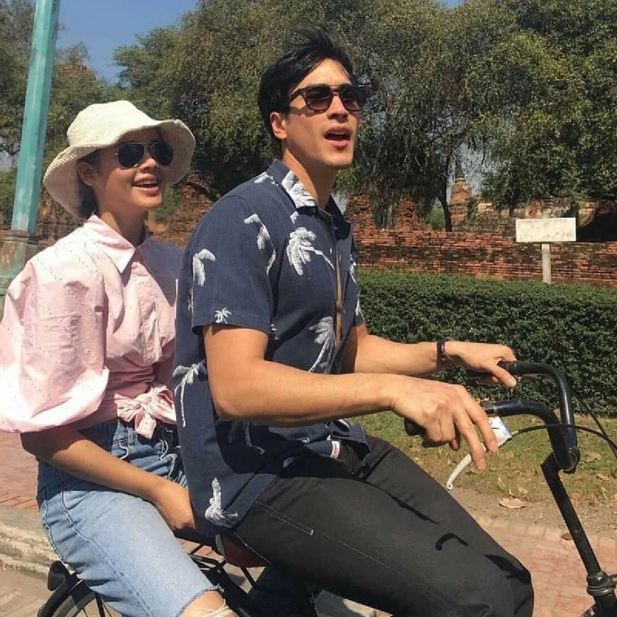 หวานๆมุุ้งมิ้ง! ณเดชน์-ญาญ่า พากันซ้อนจักรยานเที่ยววัดที่อยุธยา