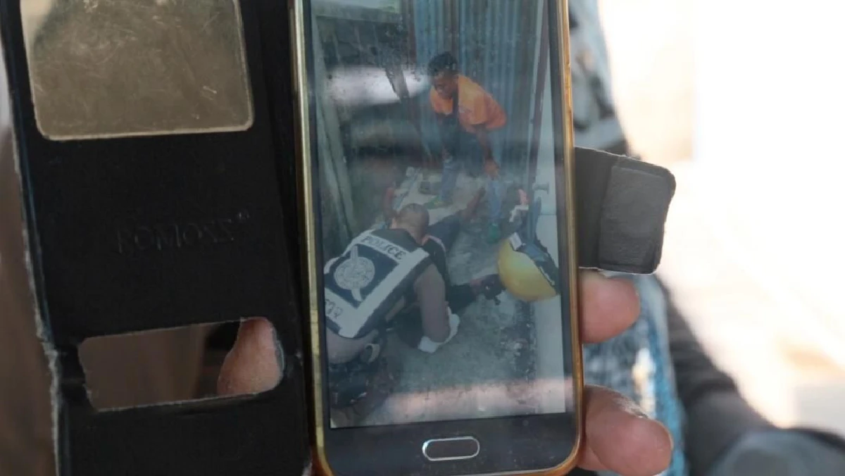 ตำรวจบุกอุ้มตัว-ตัดเชือกช่วยหนุ่มคลั่งรักผูกคอประชดแฟน