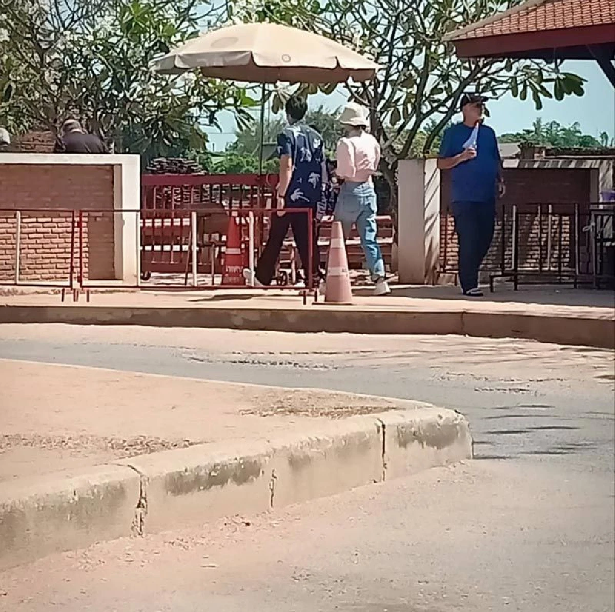 หวานๆมุุ้งมิ้ง! ณเดชน์-ญาญ่า พากันซ้อนจักรยานเที่ยววัดที่อยุธยา