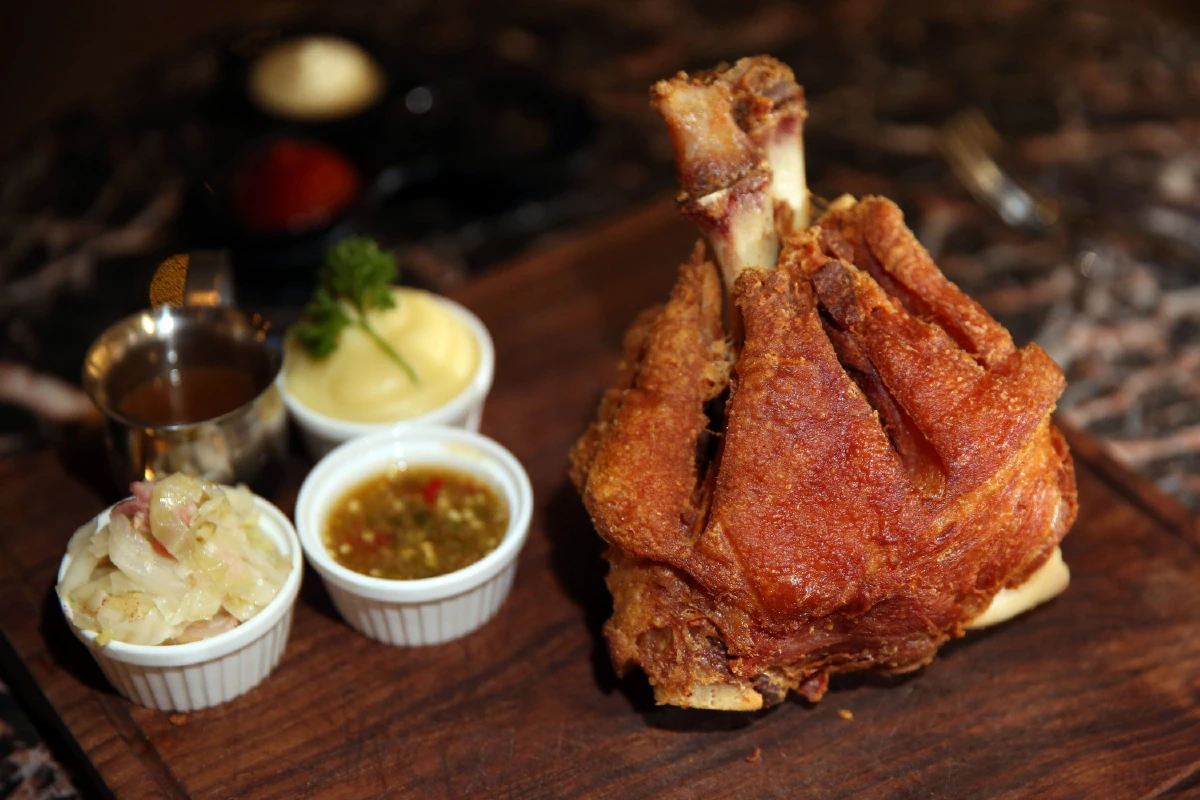 ความรื่นรมย์ริมน้ำ ฮ็อบส์ ไอคอนสยาม