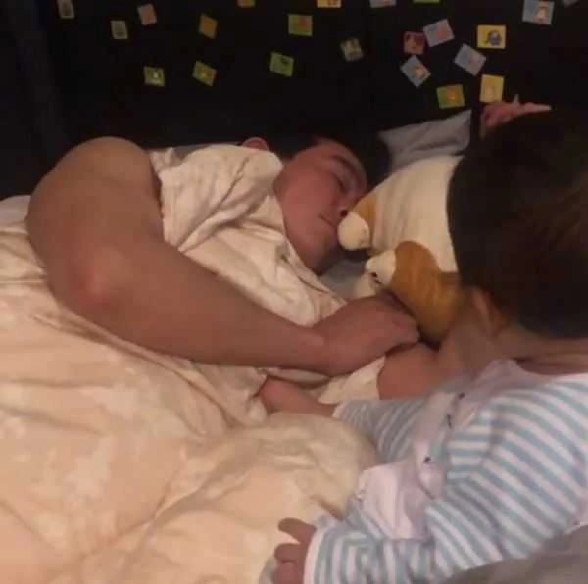 คลิปน่าเอ็นดู! น้องโพธิ์ ใช้พลังเสียงปลุก พ่อชาคริต ไปทำงาน