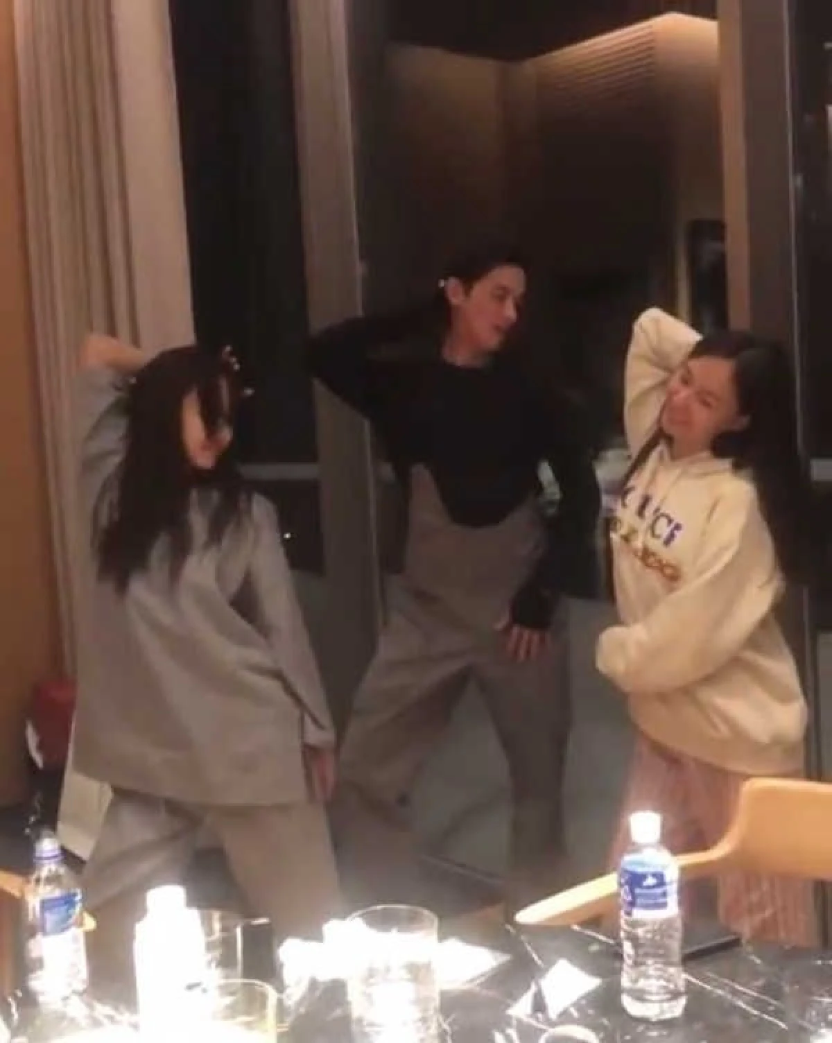 จริตต้องมีอินเนอร์ต้องมา! แต้ว-เต้ย-เจมส์จิ โชว์สเต็ป Solo เจนนี่ BLACKPINK (คลิป)