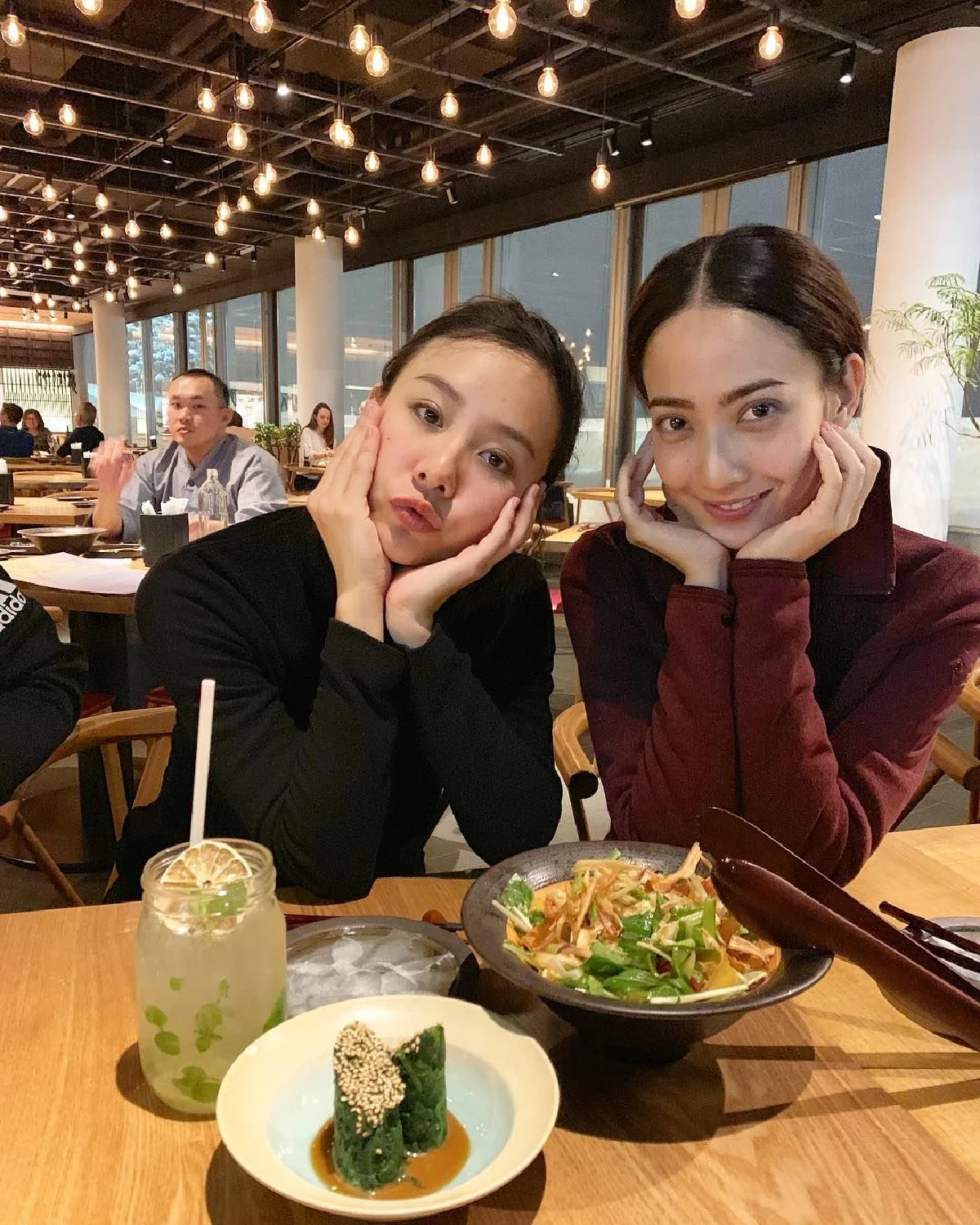 จริตต้องมีอินเนอร์ต้องมา! แต้ว-เต้ย-เจมส์จิ โชว์สเต็ป Solo เจนนี่ BLACKPINK (คลิป)