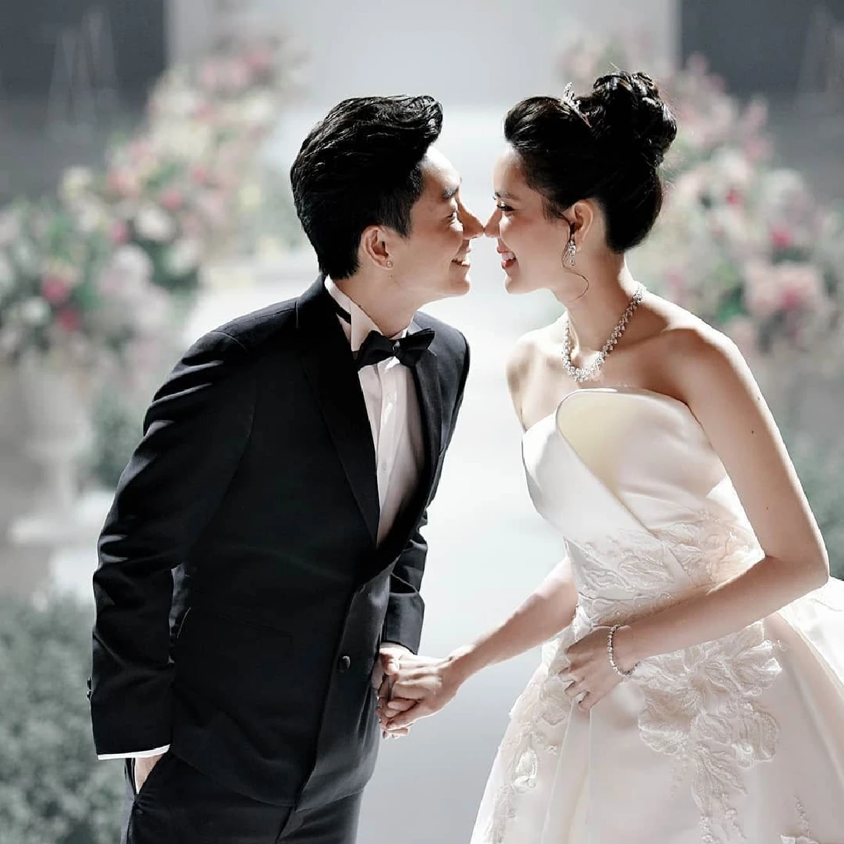 เจ้าสาวสวยมาก! เจี๊ยบ พิจิตตรา กับชุดแต่งงาน 3 ชุดลุคไหนก็สวยหวานดั่งเจ้าหญิง