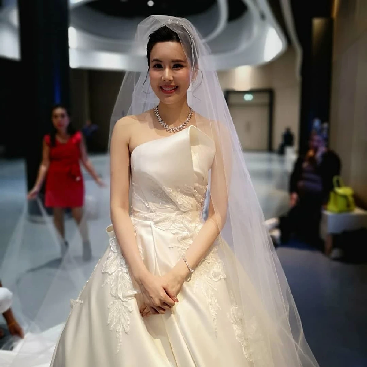 เจ้าสาวสวยมาก! เจี๊ยบ พิจิตตรา กับชุดแต่งงาน 3 ชุดลุคไหนก็สวยหวานดั่งเจ้าหญิง