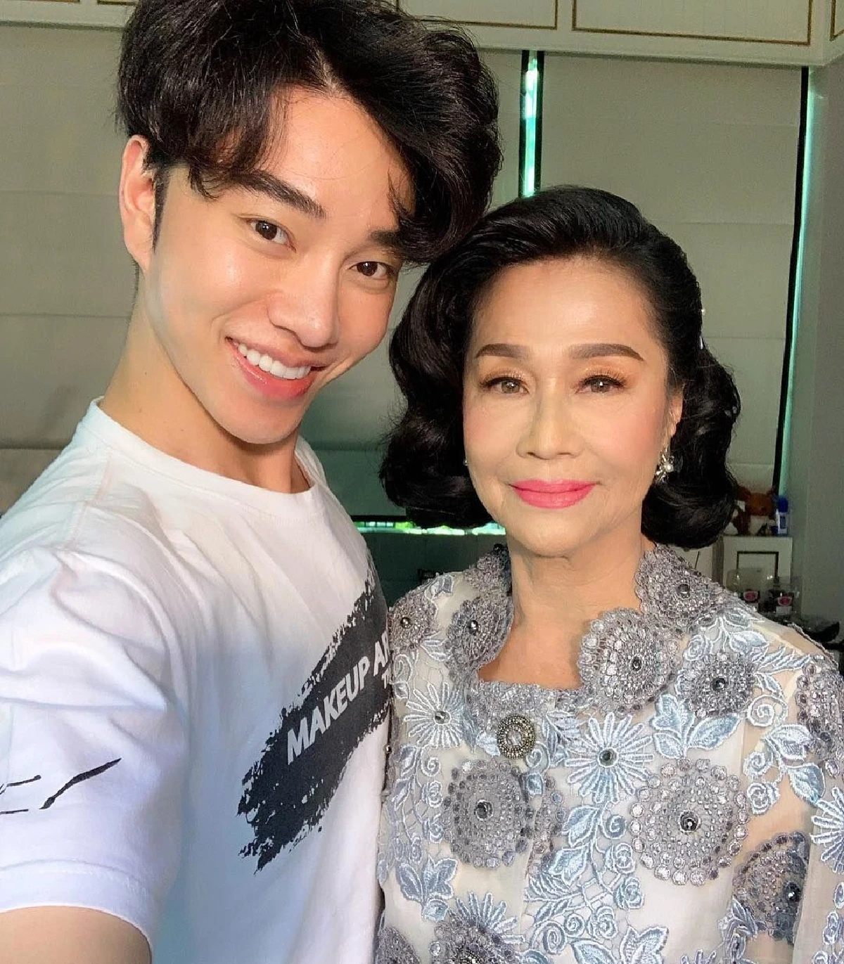 ต้นฉบับความสวยนางเอกซุปตาร์ “น้องฉัตร” แปลงโฉมให้ "คุณแม่สุภาพร” แม่ของ “อั้ม พัชราภา"