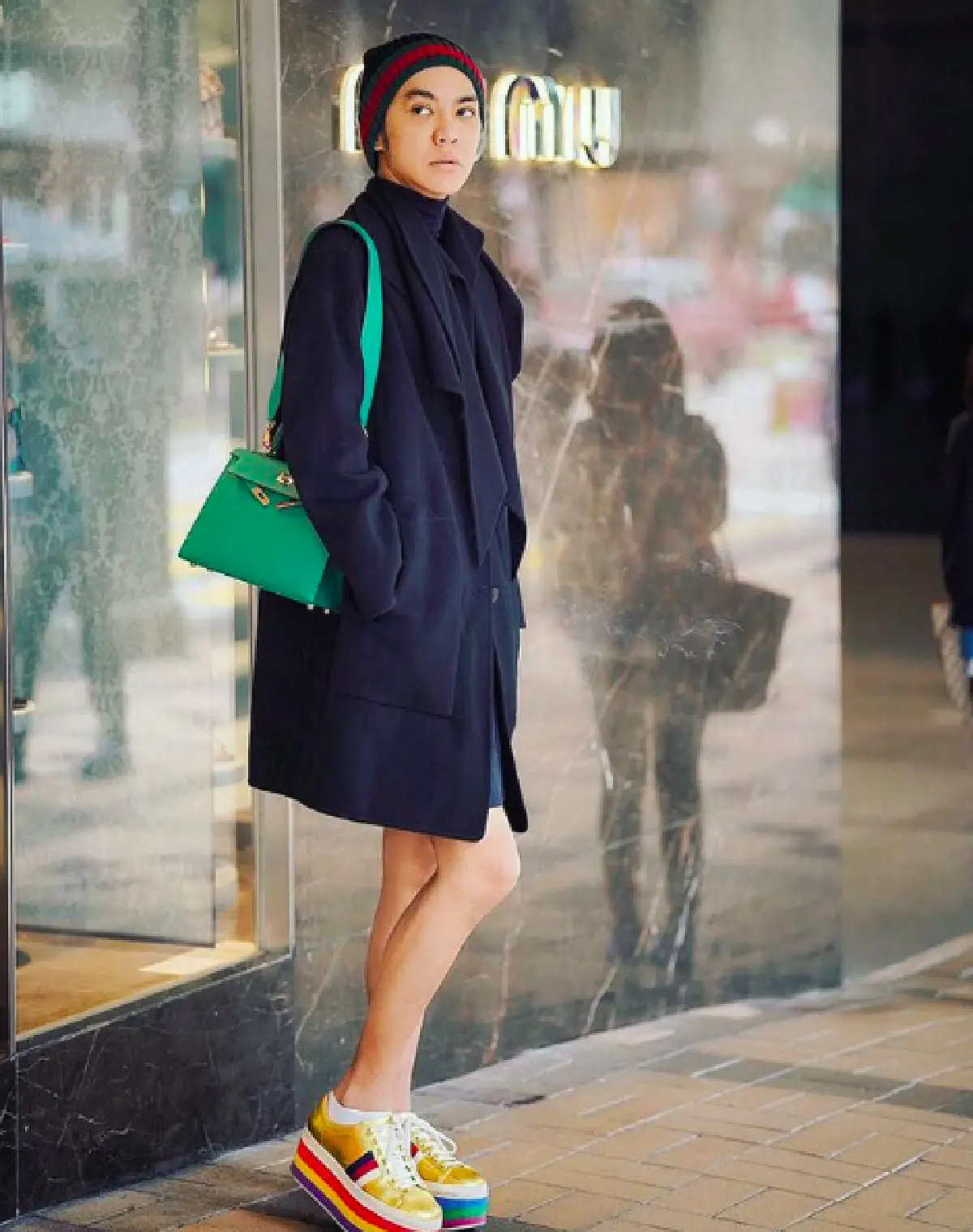 ไม่พูดเยอะดูเอาเอง! ส่องแฟชั่นกระโปรงสุดแซ่บของ “ดัง พันกร” ที่โดดเด่นจนหันกลับมามอง