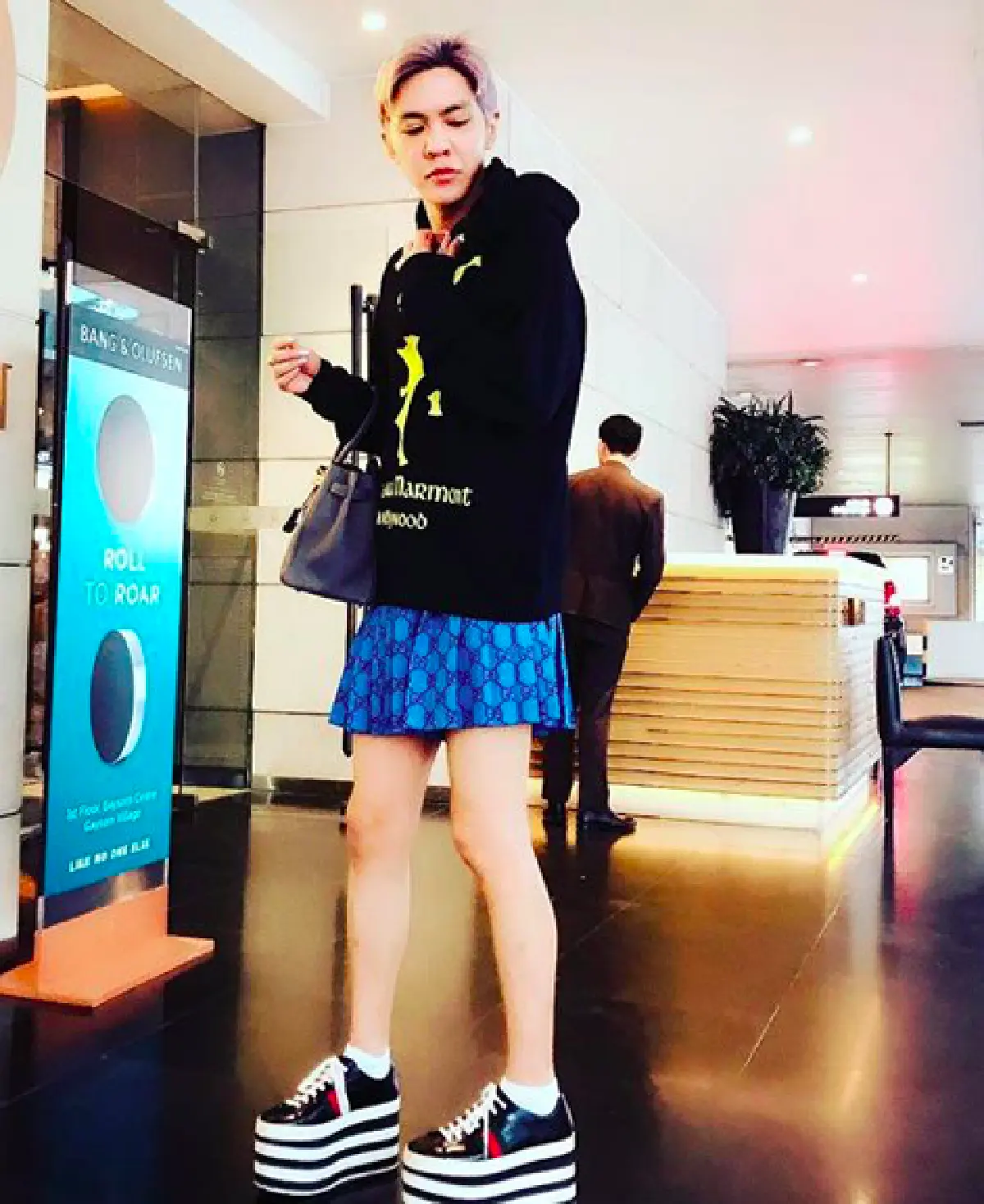 ไม่พูดเยอะดูเอาเอง! ส่องแฟชั่นกระโปรงสุดแซ่บของ “ดัง พันกร” ที่โดดเด่นจนหันกลับมามอง