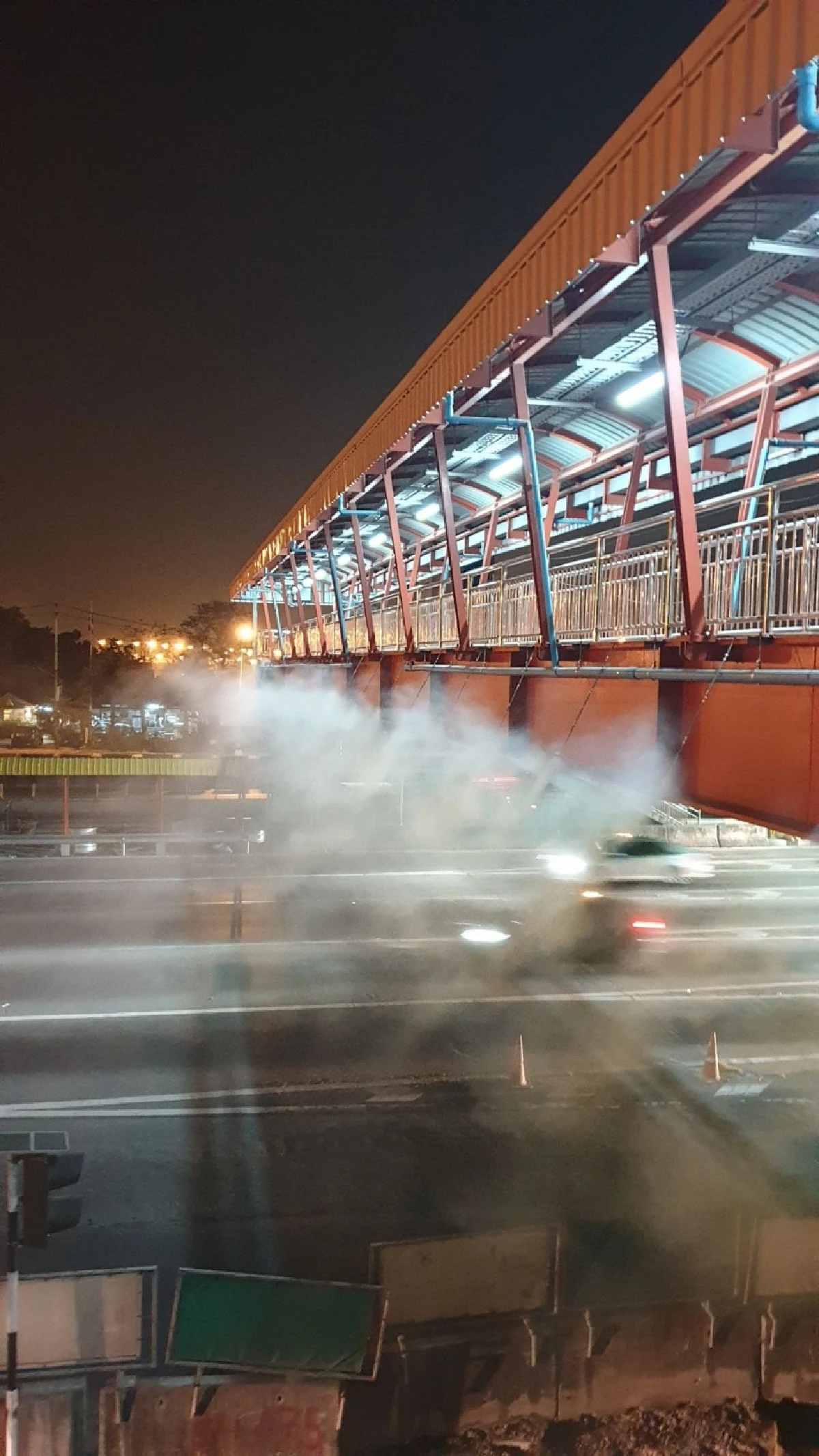 ทางหลวงทดสอบฉีดฝอยละอองน้ำที่ด่านเก็บเงินลดฝุ่นPM2.5