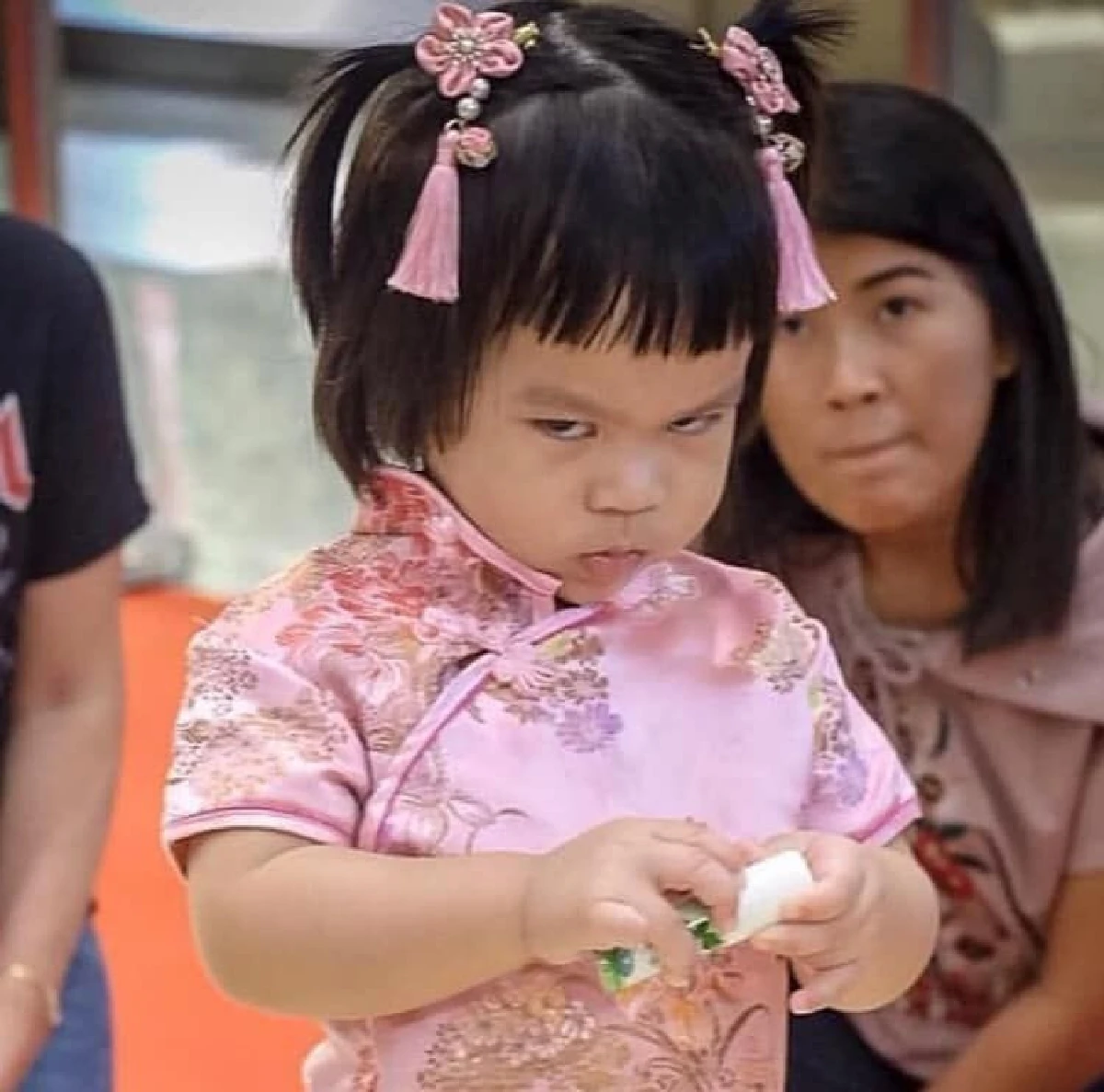 มองแรงหนักมาก! ส่องภาพลูกหลานคนบันเทิงกับสีหน้าเวลาอารมณ์บ่จอย