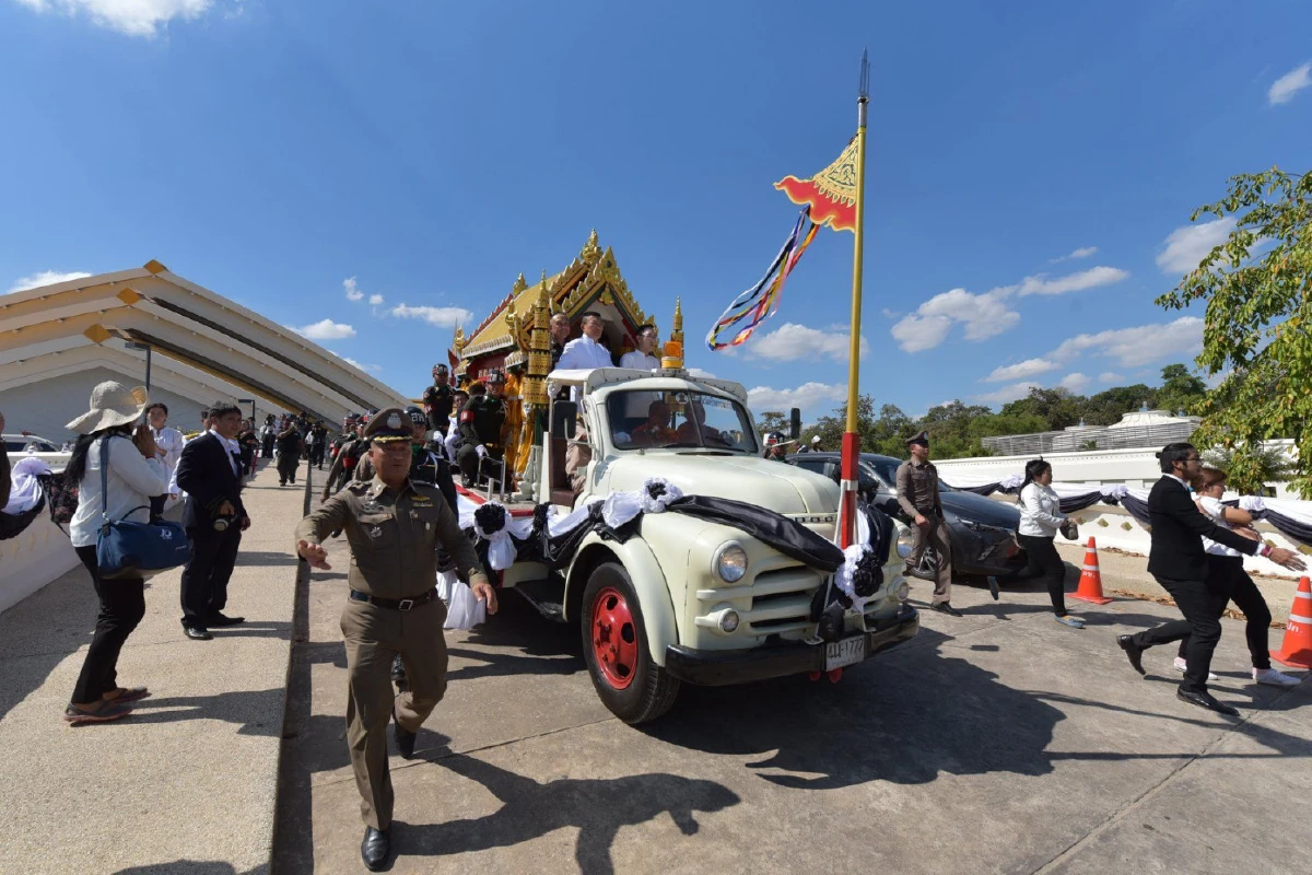เคลื่อนสรีระสังขาร "หลวงพ่อคูณ" เตรียมพระราชทานเพลิงคืนนี้